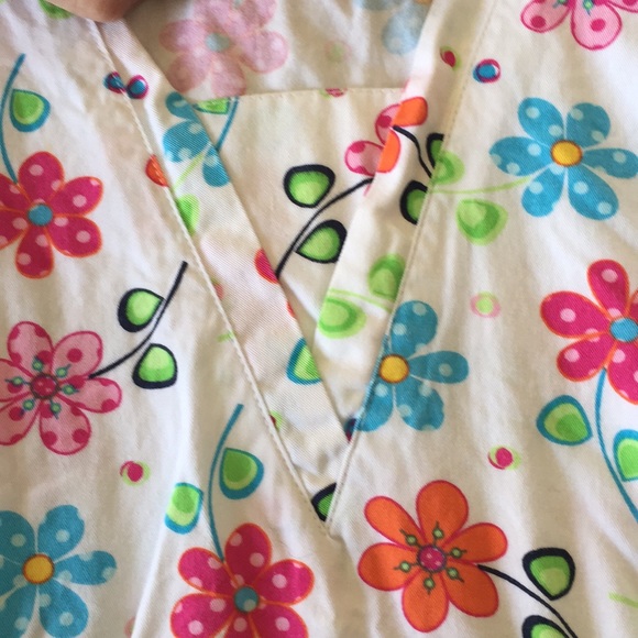 Scrub top - Picture 2 of 3